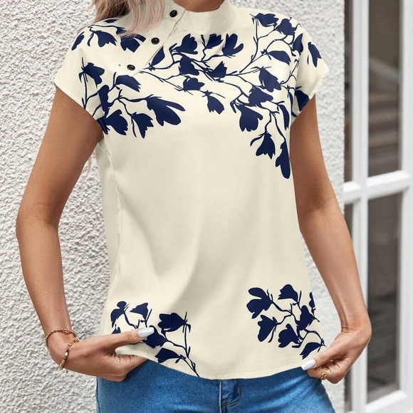 Emery Rose Tops - NEW Emery Rose Ivory Cap-Sleeve Floral Popover Blouse with Navy Print Size L